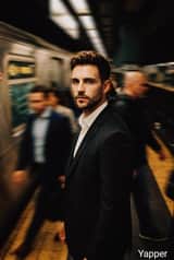 Prompt de Retrato de Thriller Cinematográfico no Metrô para Nano Banana 2