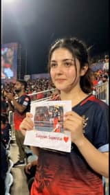 クリケットスタジアムのファンポートレート