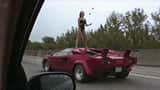 การแสดงโชว์โยนของบนรถ Lamborghini