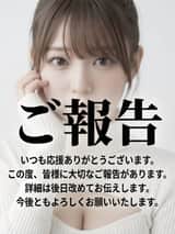 Multi-Angle Grid Portrait with Overlay Text (Japanese)
