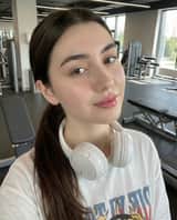 Photorealistic Gym Selfie Prompt with Identity Lock