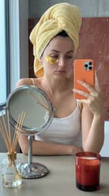 Scandinavian Minimalist Mirror Selfie Prompt (Ana de Armas)