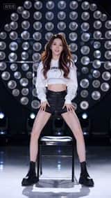 Seedance 2.0 Video Prompt: White Crop Top Dance