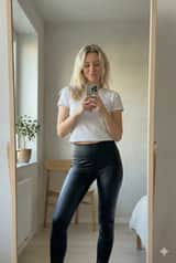 Ultra Photorealistic iPhone Mirror Selfie (JSON)