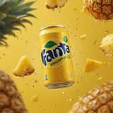 Photographie ultra-réaliste de canettes de soda commerciales