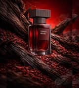 Publicité ultra-réaliste pour parfum de luxe