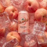 Photographie de produit ultra-réaliste de la canette de soda OLIPOP