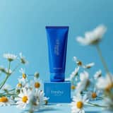 Prompt pour une photographie ultra-réaliste de produit de soin (Bleu Cobalt)