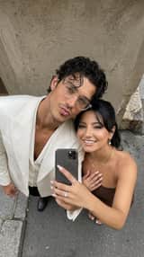 Selfie de Casal com Moda Urbana