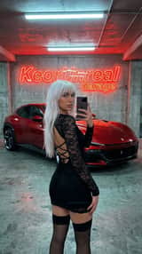 Selfie no Espelho da Garagem de Moda Urbana