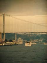 Cena Vintage da Balsa na Ponte do Bósforo