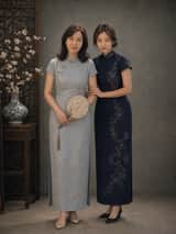 Retrato Vintage de Mãe e Filha de Qipao
