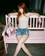 Y2K Nighttime Fashion Editorial พร้อมแฟลชตรง