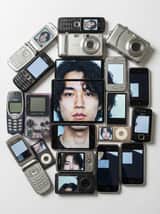 Y2K テックコラージュポートレート