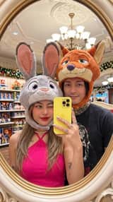 Prompt de Selfie no Espelho de Casal de Zootopia