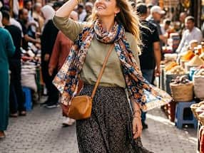 Retrato de estilo de vida em um souk marroquino