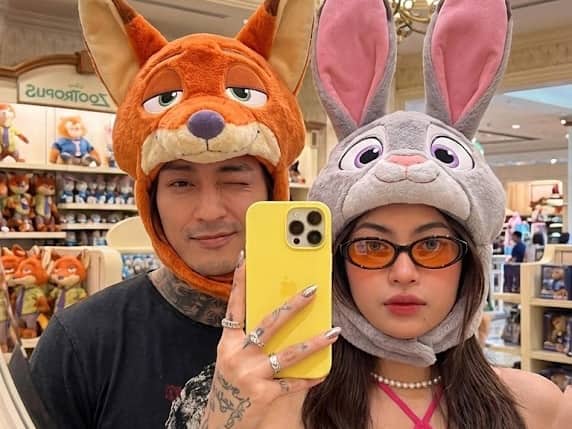 Zootropolis Couple Mirror Selfie Prompt