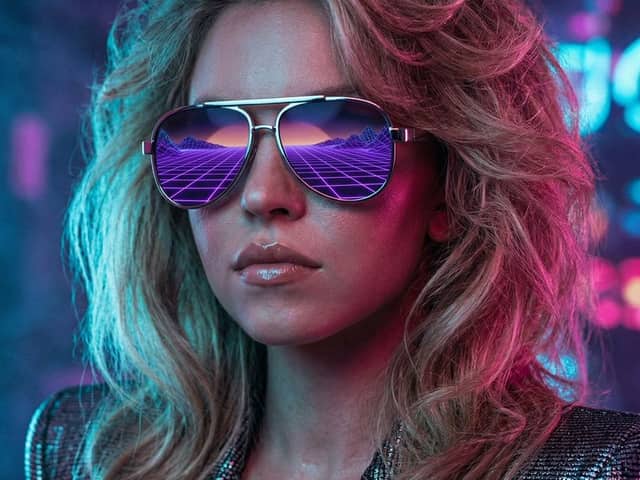 Retrato Synthwave Retrofuturista dos Anos 80 de Sydney Sweeney