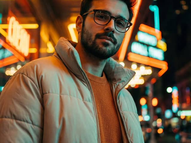 Retrato Urbano Neon em Azul-petróleo e Laranja
