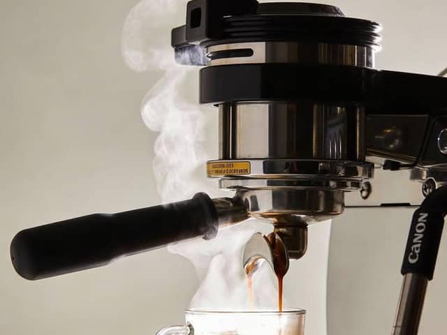 Photographie d'espresso commercial ultra-réaliste