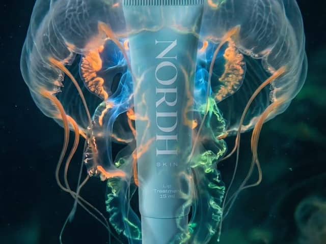 Publicité pour un produit de soin de luxe sous-marin