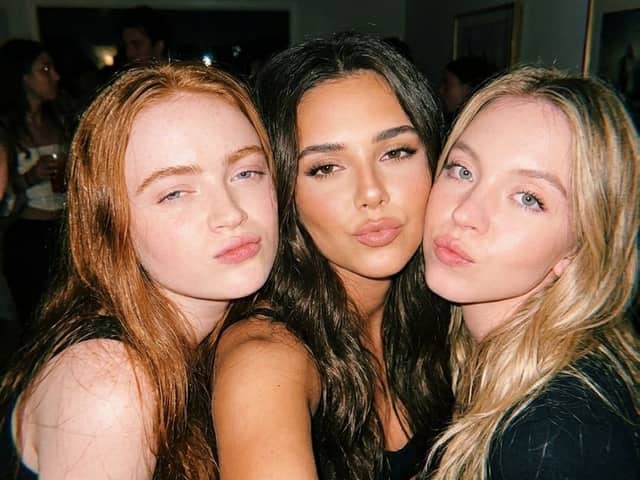 Prompt de Selfie em Grupo com Flash Vintage para Nano Banana Pro