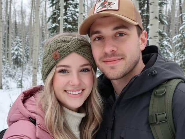 Winter Hiking Couple Selfie JSON Prompt