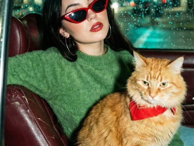 Prompt per fotografia flash cinematografica alla Wong Kar-wai