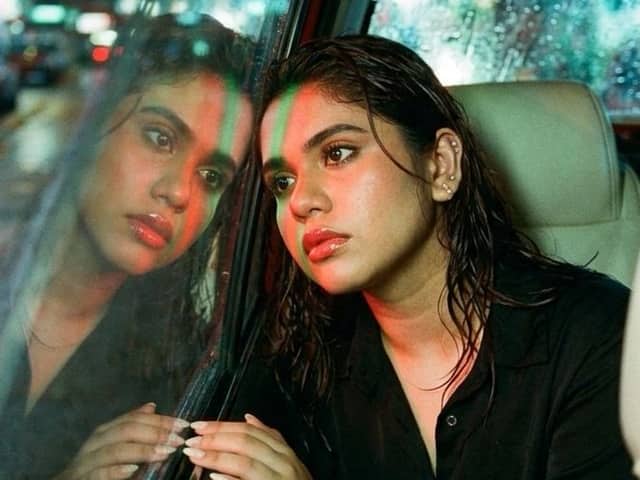 Ritratto in taxi in stile Wong Kar-wai