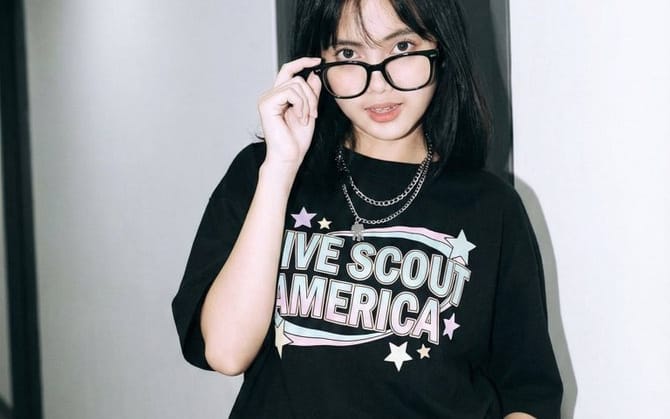Y2K Streetwear Portrait Generation with Direct Flash