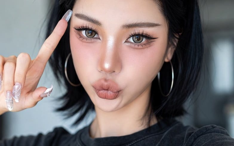 Ulzzang/Douyin Selfie Portrait Prompt