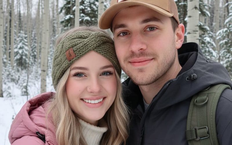 Winter Hiking Couple Selfie JSON Prompt