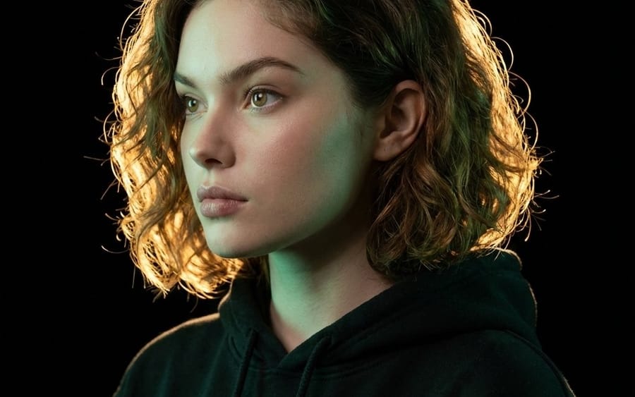 Ultrarealistic Artistic Portrait with Contradictory Lighting