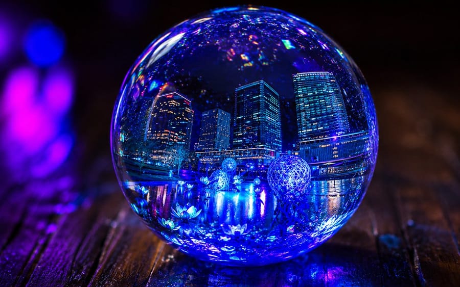 Orbe en résine UV luminescente représentant une ville
