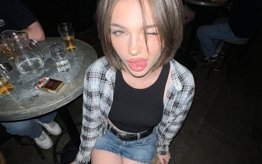 Y2K Grunge Flash Photography Portrait JSON