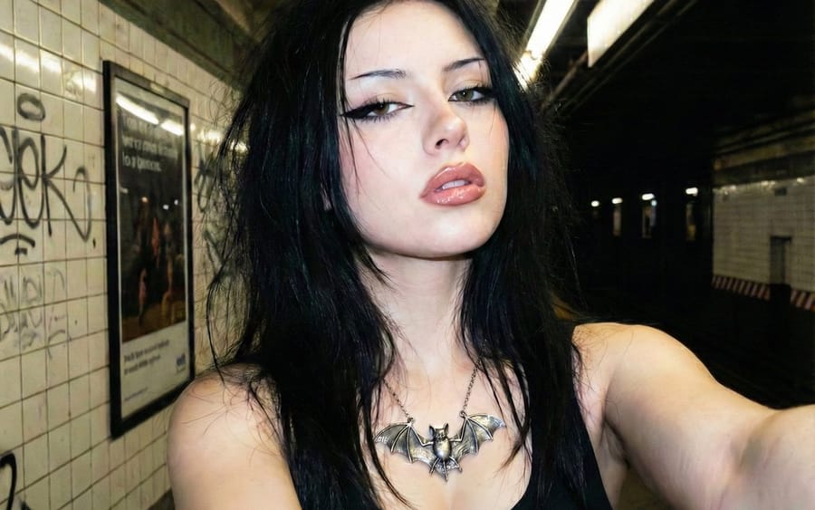 Y2K Grunge Subway Selfie Image Analysis Prompt